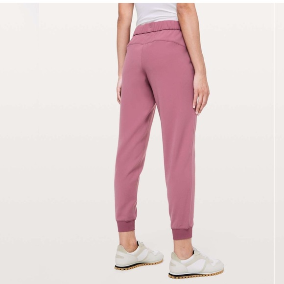 - Lululemon On The Fly Jogger
Misty Merlot - Picture 2 of 10